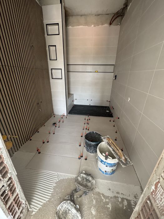 Faço trabalho de ladrilho e pladur