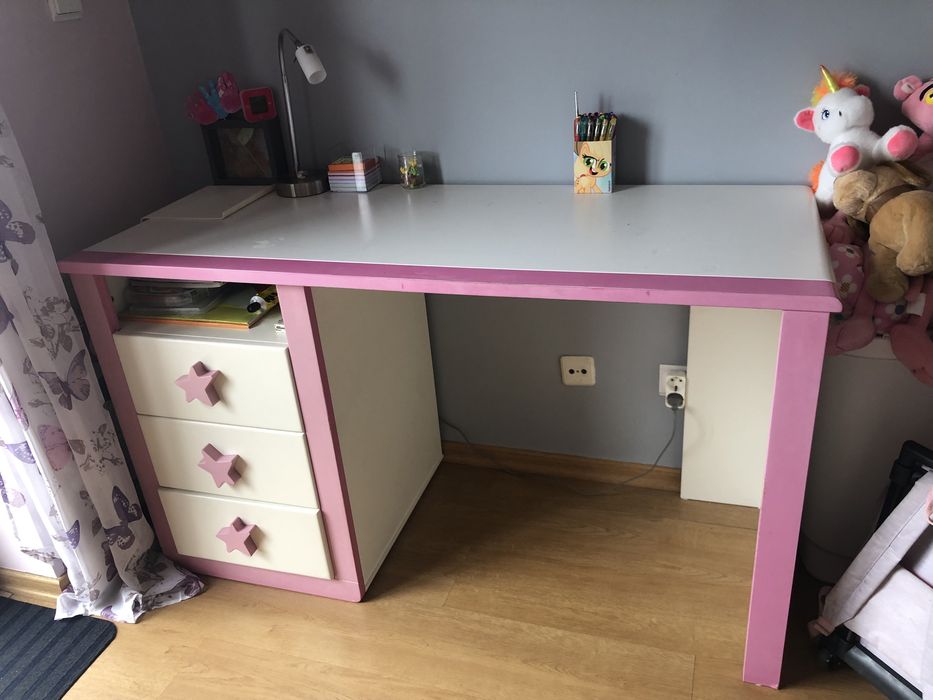 Conjunto de quarto- cama, mesa de cabeceira, secretária, estante