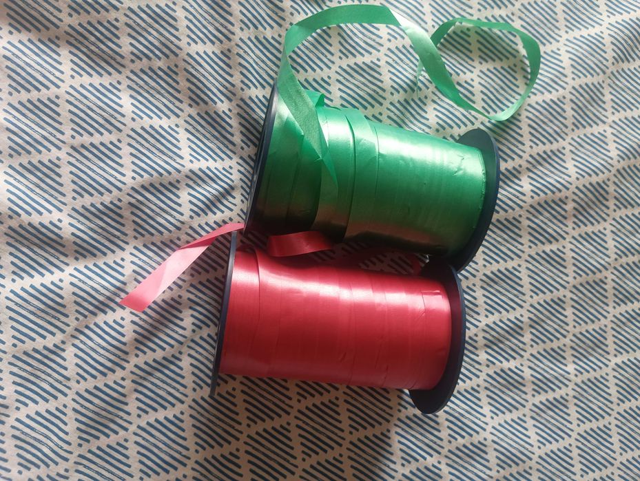 Dois rolos de fita de embrulho - Verde e Vermelho