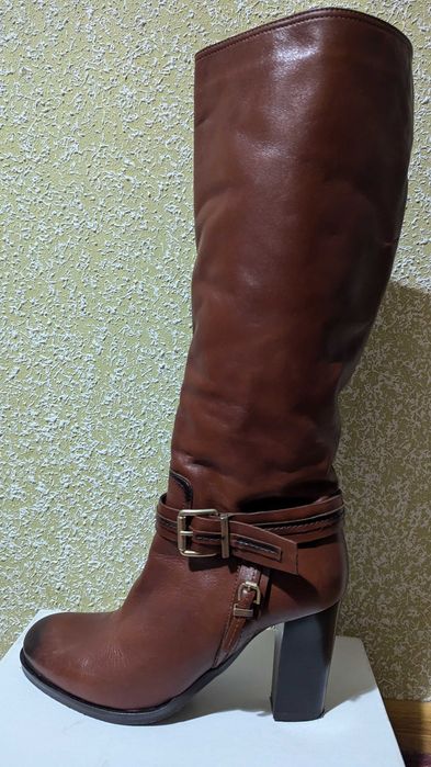 Чоботи на каблуку