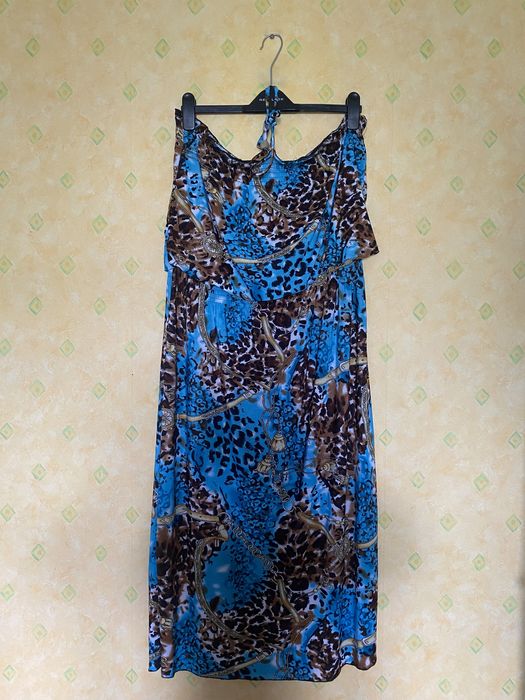 Sukienka letnia elegancka długa odkryte ramiona wiązana wzory cętki