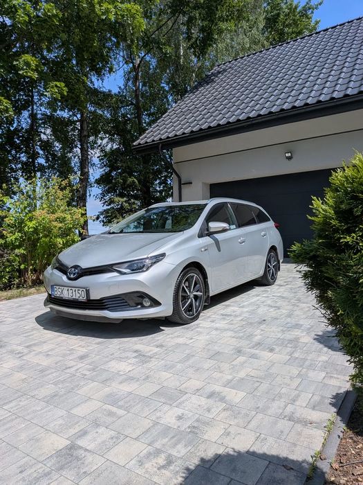 Toyota Auris Toyota Auris II FL Kombi 1.8 Hybryda - Premium