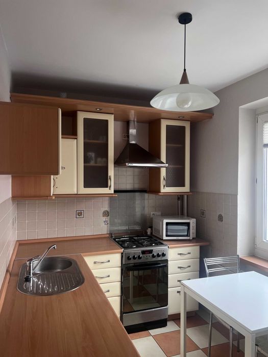 2 pokoje, 50 m, oddzielna kuchnia, parking