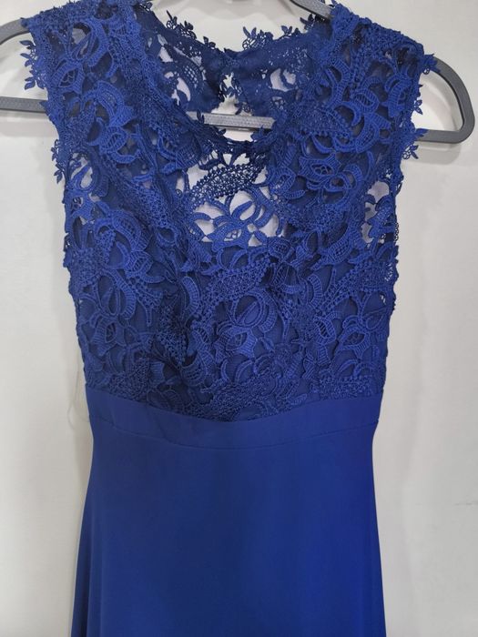 Vestido de cerimónia. Aproxima se o baile de finalistas. Uma boa