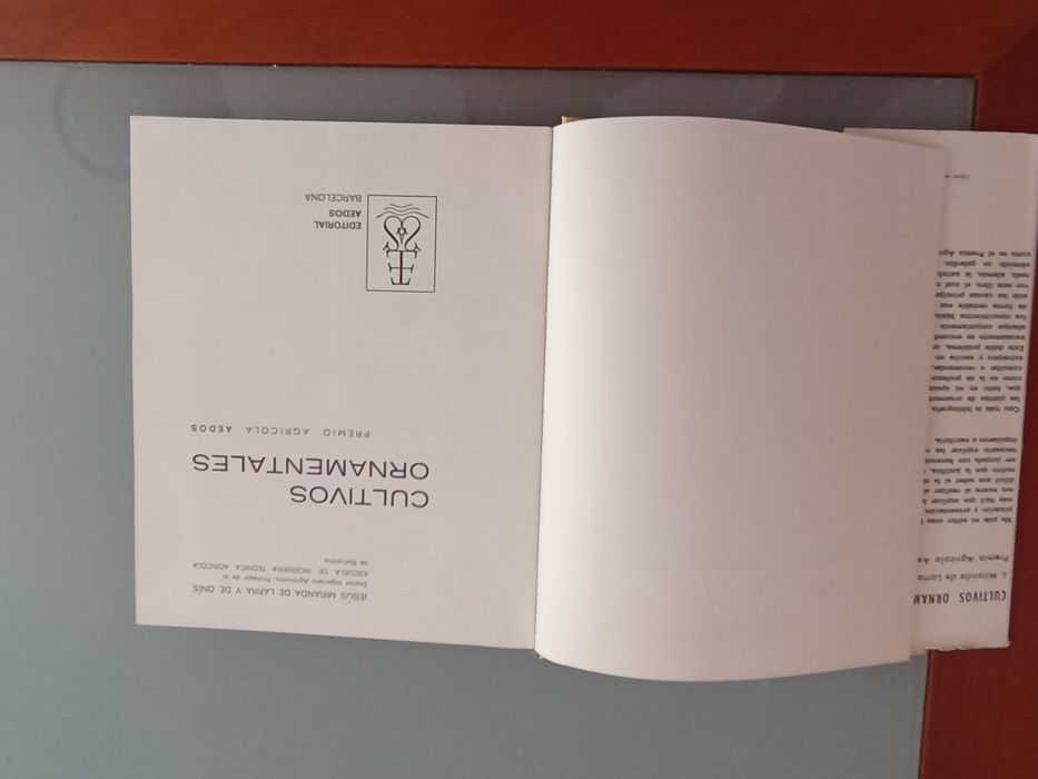 Cultivos Ornamentales - Jesús Miranda de Larra y de Onís  - Aedos, Barcelona, 1975	1ª Edição		Antigo 		Muito bom estado
