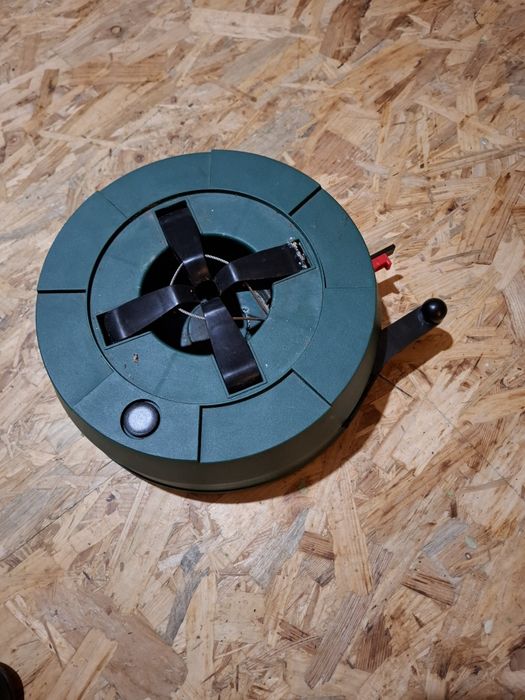 Stojak na choinkę 1,8m samozaciskowy