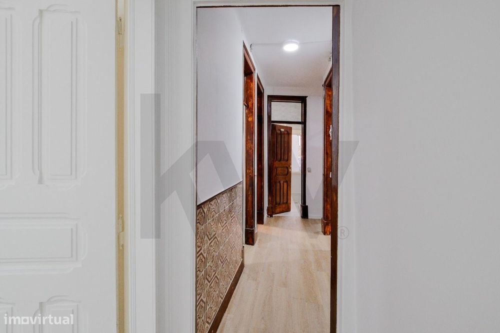 Apartamento T4 Remodelado com Terraço Privativo no Areeiro