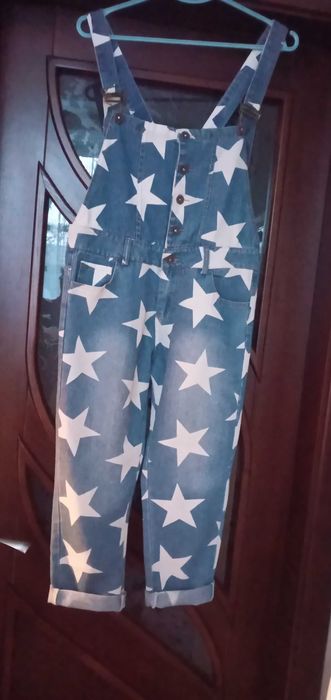 Продам комбинезон джинсовый для девочки