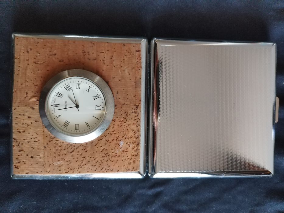 Cigarreira com relógio
