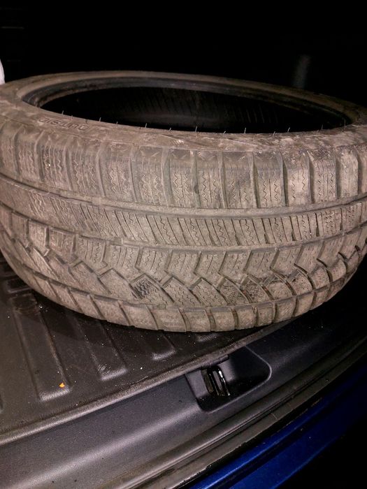 Резина 245 40 r19. Зима. Есть комплект.