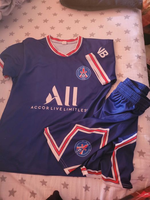 Ubrania sportowe 140