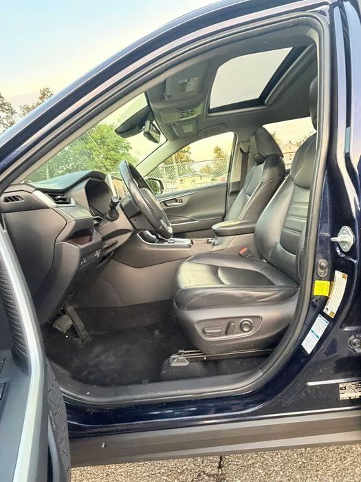 Toyota RAV4 Limited      2019
