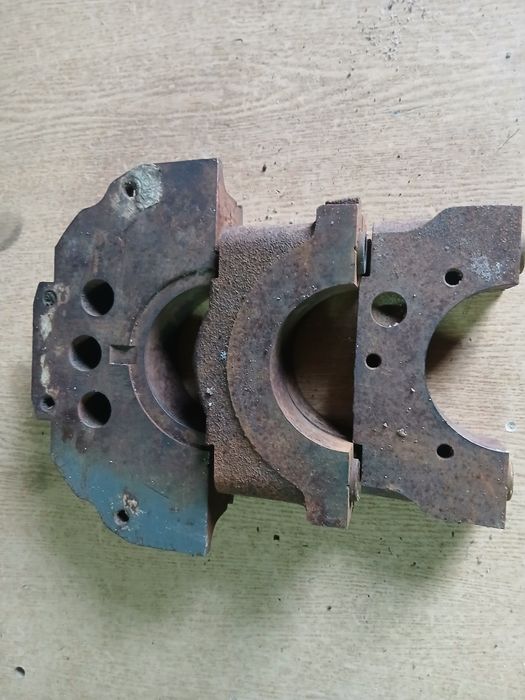 Stopy bloku  MF 255, ursus  c 360 3- P, perkins  3- P.