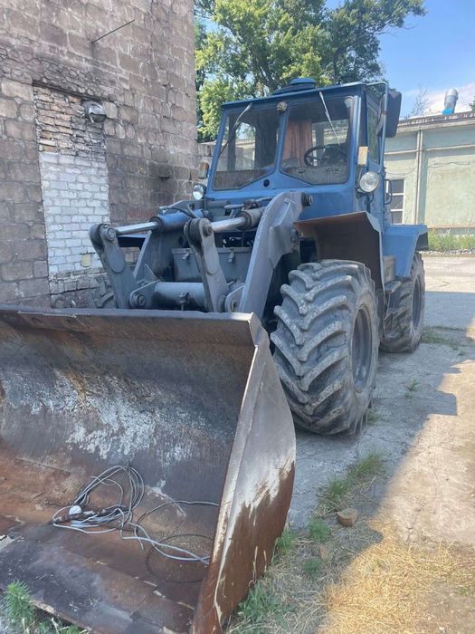 Фронтальний навантажувач