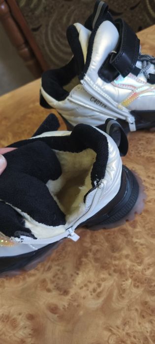 Кросівки зимові навів черевики стан нових