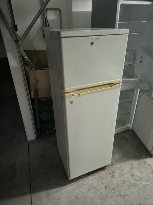 Frigorífico whirpool a um preço acessível 1.59 altura  0.54 largura  e 0.54 profundidade