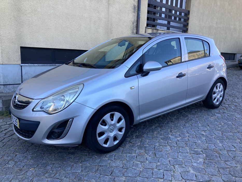 Opel Corsa 1.3 CDTI  diesel 5 lugares. Ano 2011