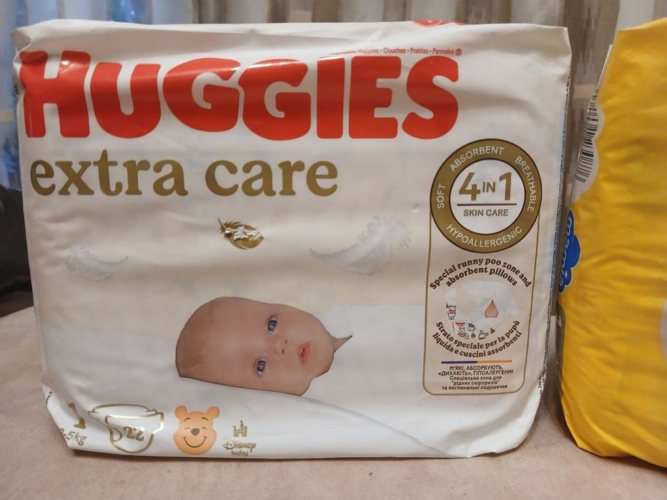 Подгузники Huggies.