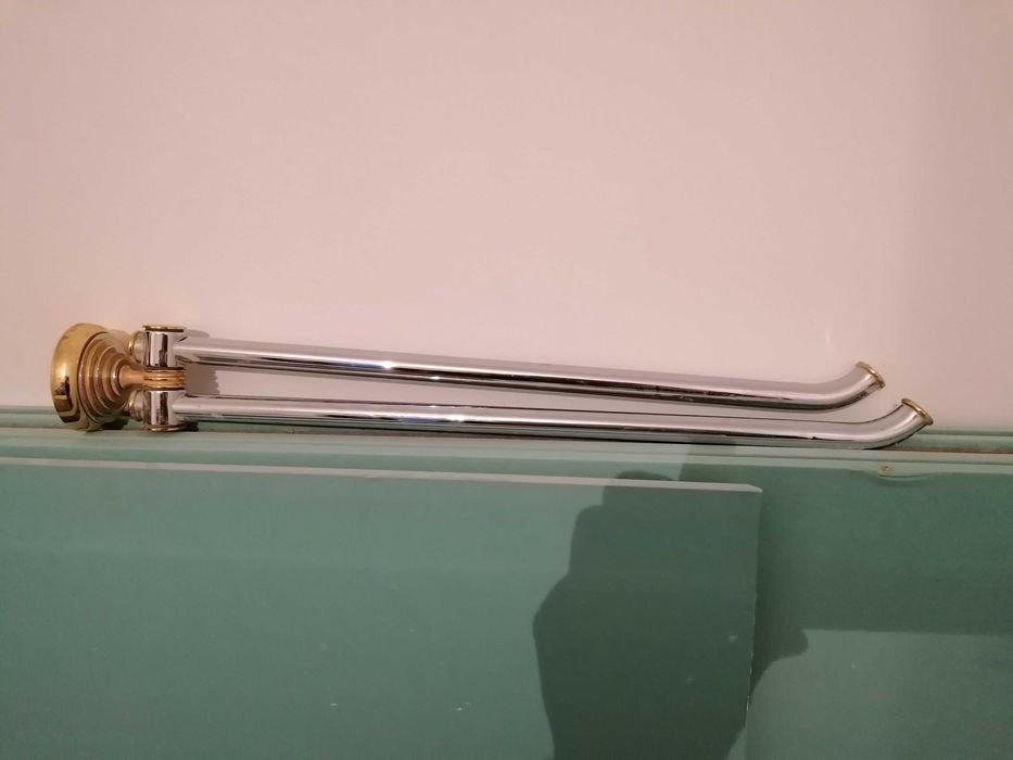 Conjunto de toalheiros de pé e de parede