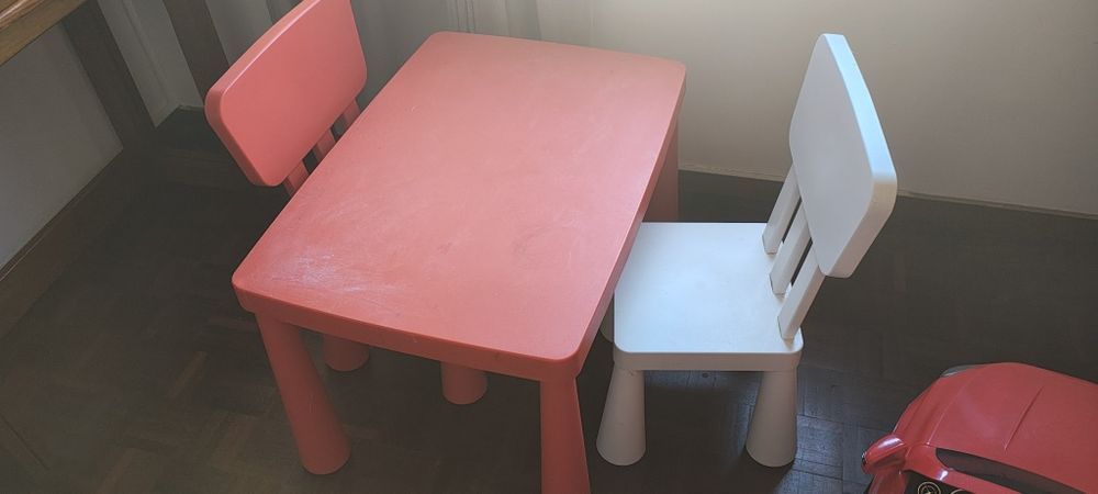 Conjunto IKEA MAMMUT – Mesa + 2 Cadeiras Infantis