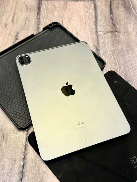 iPad PRO Model A2377 256GB M1