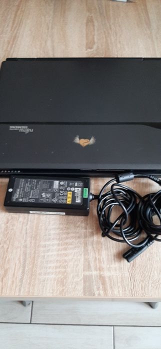 Sprzedam laptopa fujitsu siemens