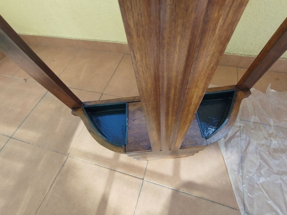 Cabide em madeira muito antigo.