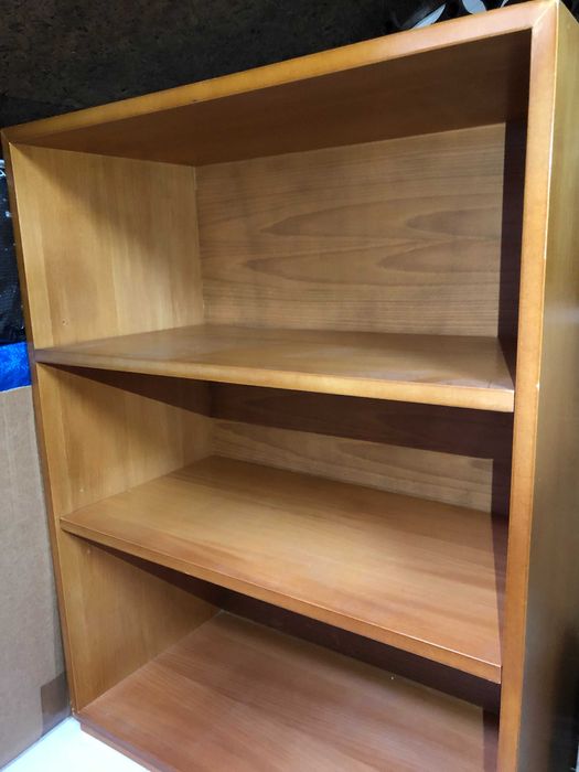 Móvel multiuso de madeira em excelente estado - robusto e versátil!