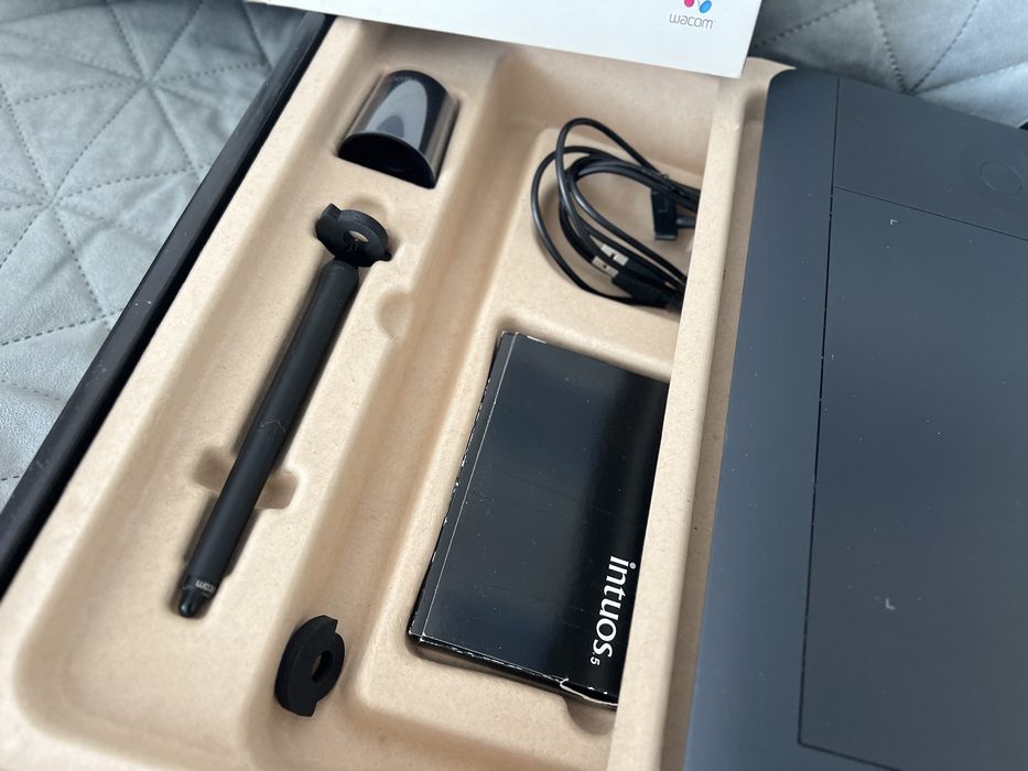 Графічний планшет WACOM INTUOS 5 touch