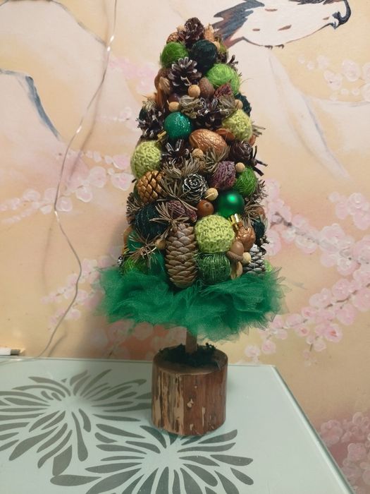 Туя смарагд, самшит. Ёлка.