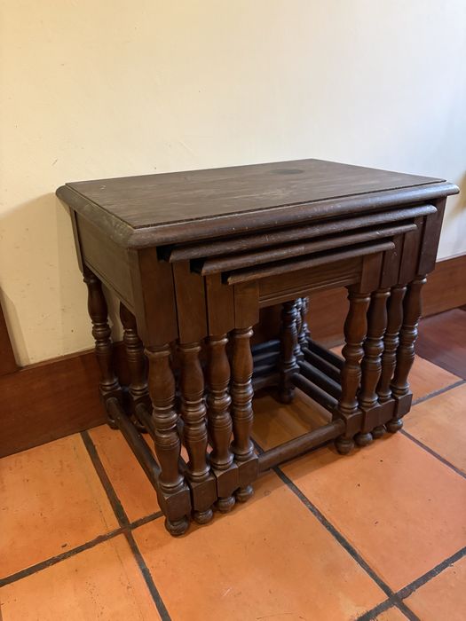Conjunto de 4 Mesas de Encaixe / Mesas Ninho em Madeira Maciça