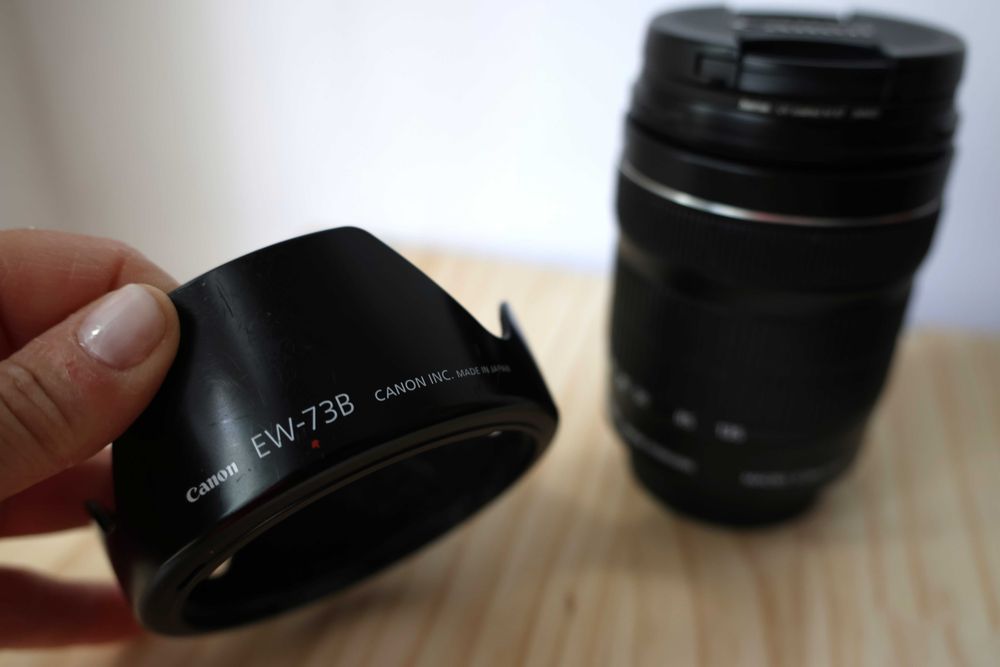 Objetiva Canon EF-S 18-135 mm f/3.5-5.6 IS