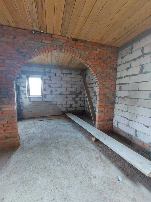 Продаж будинку в м.Самбір, село Ваньковичі. (25 сот.)ОГОРОДЖЕНИЙ.