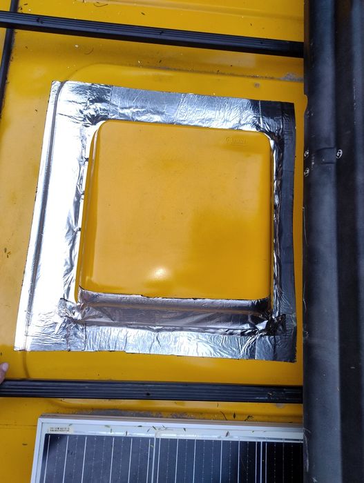 Autocaravana/autovivenda de livrete compacta (painel solar,wc completo