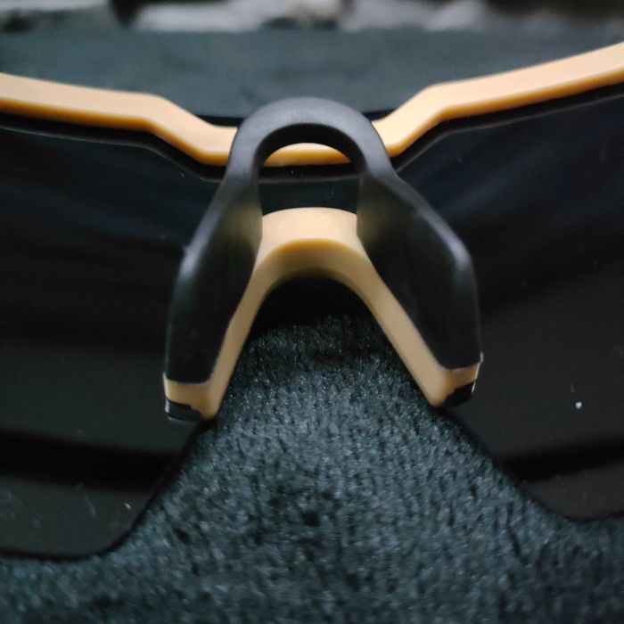 Nowe okulary przeciwsłoneczne z etui