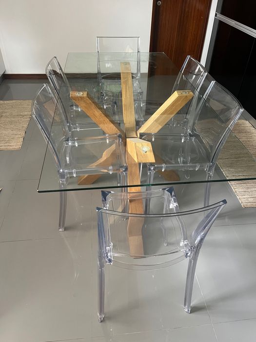 Mesa + 6 cadeiras + quadro de parede 1600€