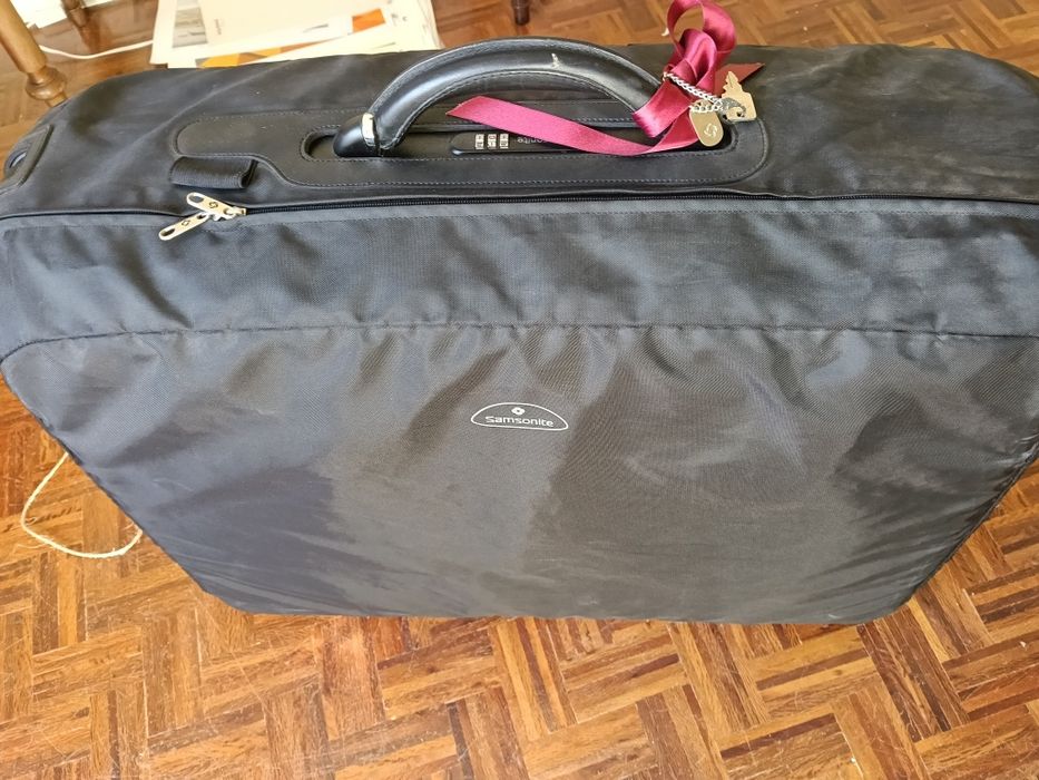 Luxuosa mala de viagem de porão Samsonite vermelha belíssima