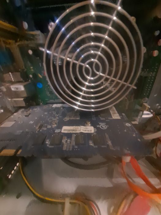 Sprzedam wszystko działa tylko trzeba wgrać Windowsa syn nie uzywa