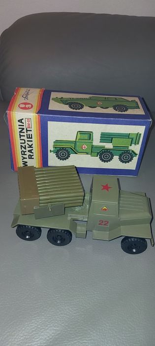 Auto wyrzutnia rakiet z pudełkiem Prl Nowe