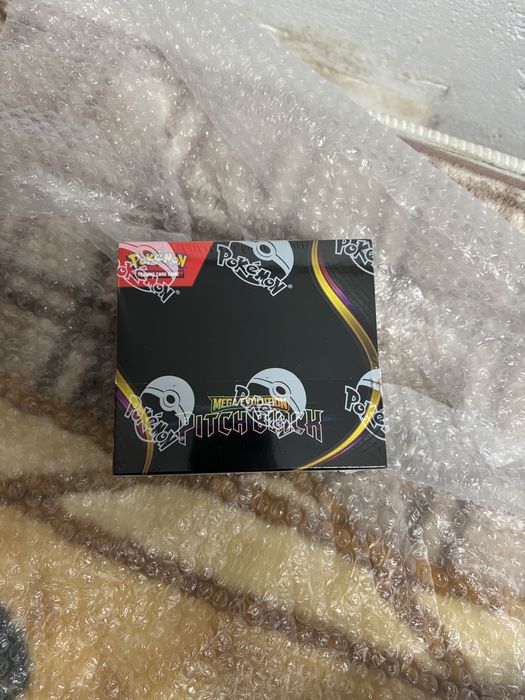 Pokémon TCG: Pitch Black Booster Box