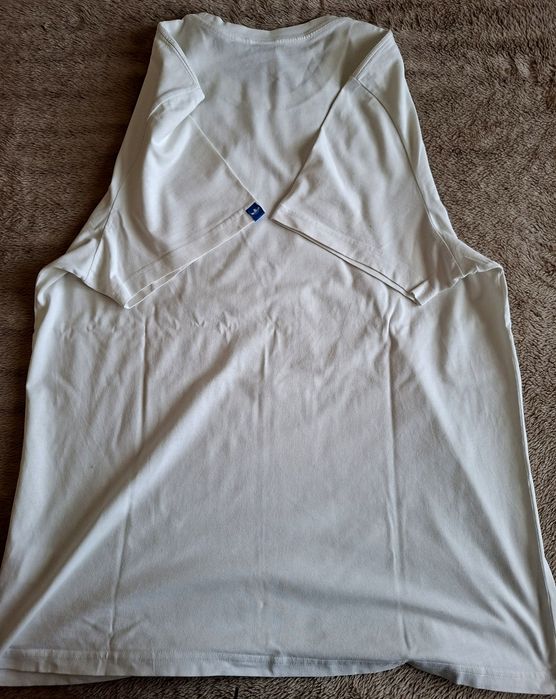 Camisola adidas,  modelo americano