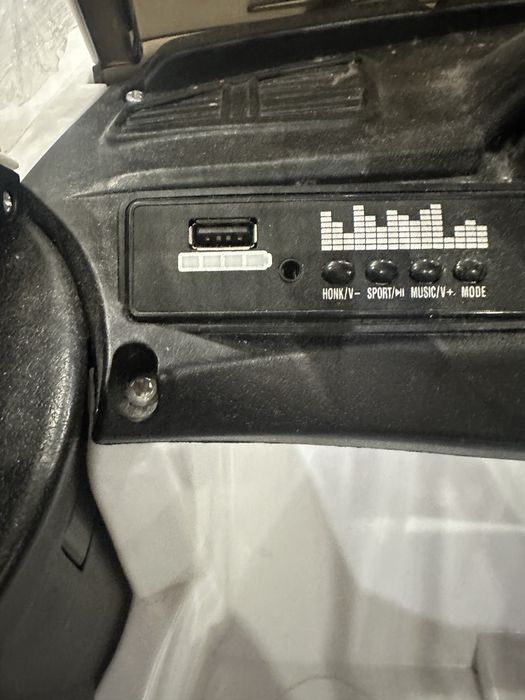 Продам дитячий автомобіль на радіокеруванні