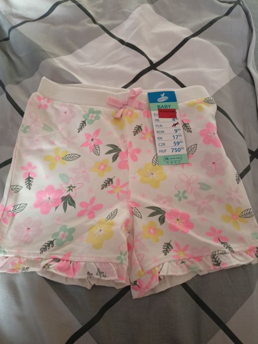 Nowe krótkie spodenki 98