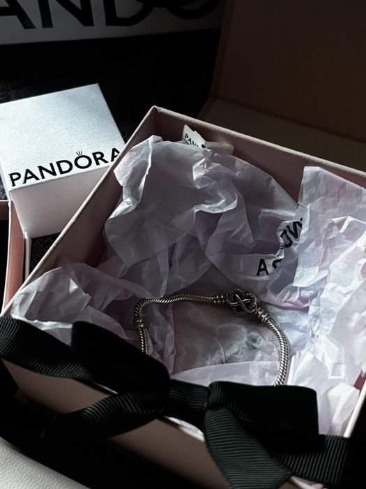 Браслет від  „Pandora“