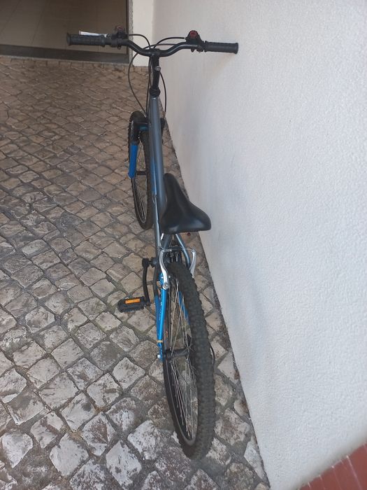 Bicicleta usada , em bom estado.