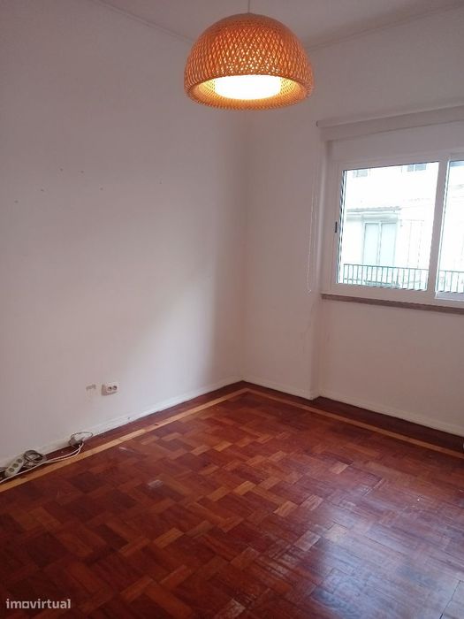 Apartamento T2 junto à Av. de Roma