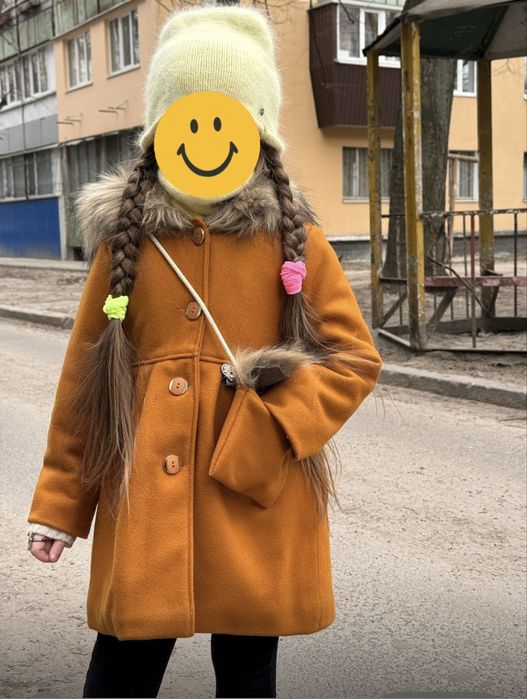 Продам пальто на дівчинку