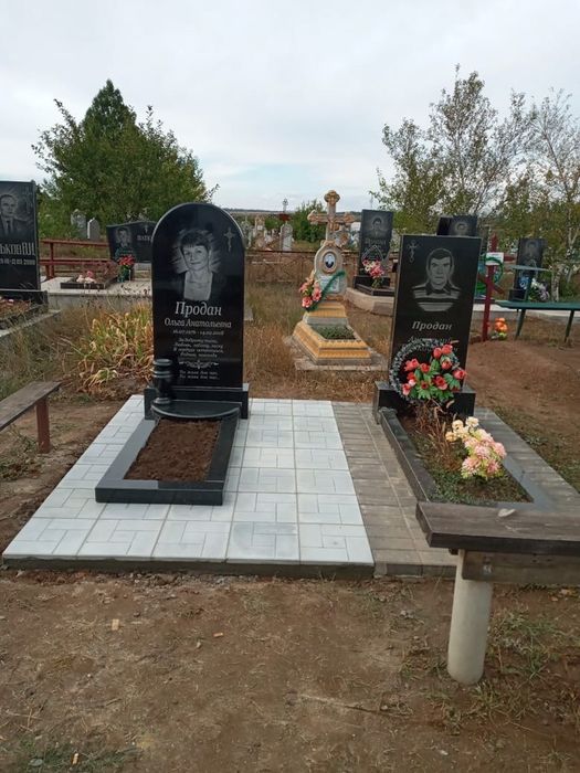 Гранітний памятник 17500грн с портретом