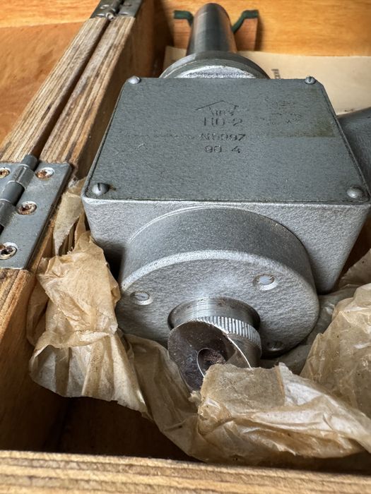 Центрошукач оптичний