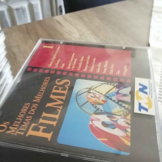 Várias coleções de musica em CDS o valor é para tudo